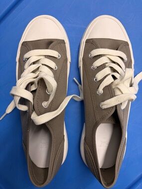 H&M Khaki Green Canvas Sneakers – Size 6 (EU 38) – New